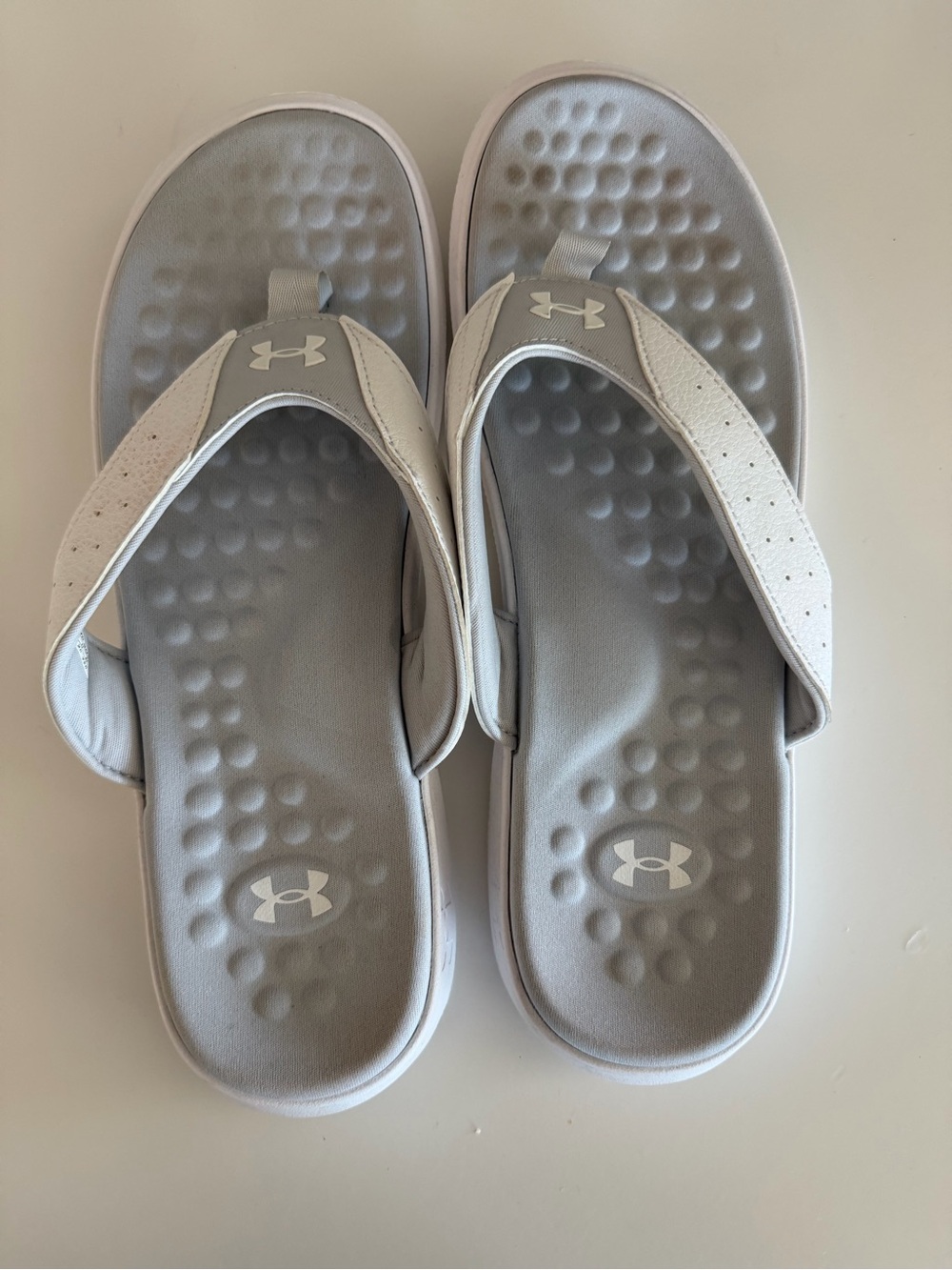 Under Armour Ignite Pro Men’s Size 12 Flip Flops Halo Gray - White
